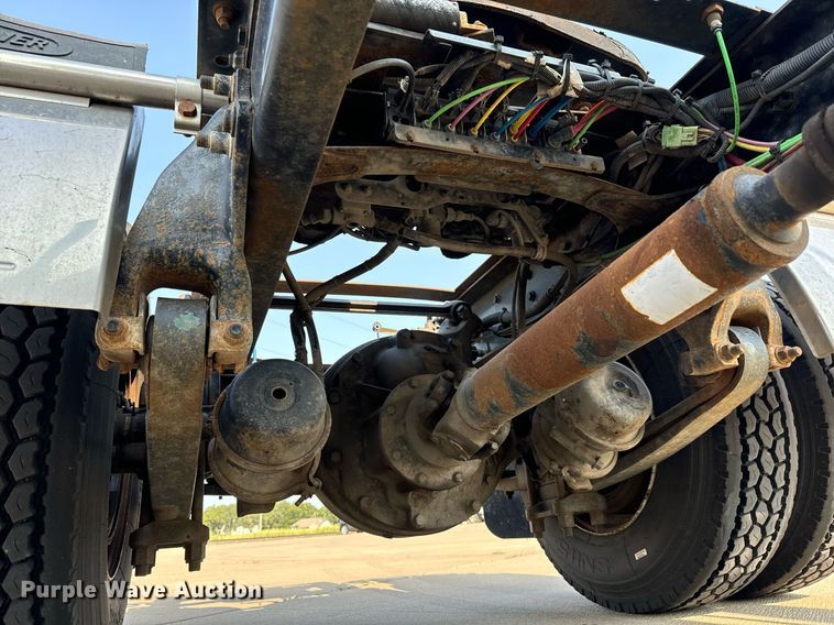 image for item MV9137 2007 Freightliner Business Class M2 semi truck