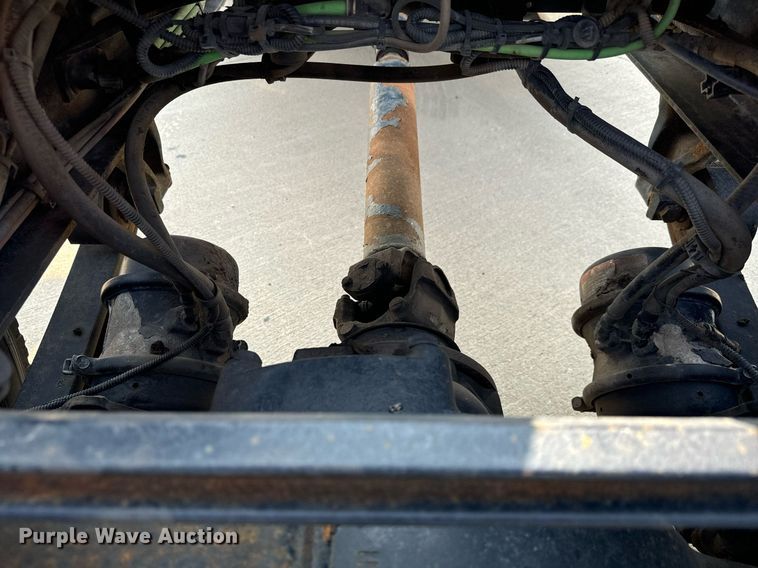 image for item MV9137 2007 Freightliner Business Class M2 semi truck