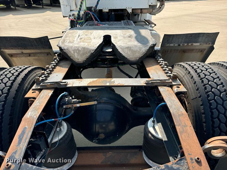 image for item MV9137 2007 Freightliner Business Class M2 semi truck