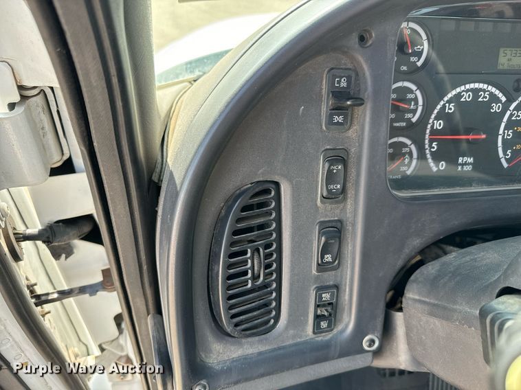 image for item MV9137 2007 Freightliner Business Class M2 semi truck