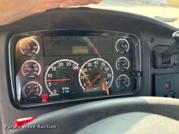 image for item MV9137 2007 Freightliner Business Class M2 semi truck