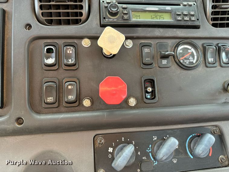 image for item MV9137 2007 Freightliner Business Class M2 semi truck