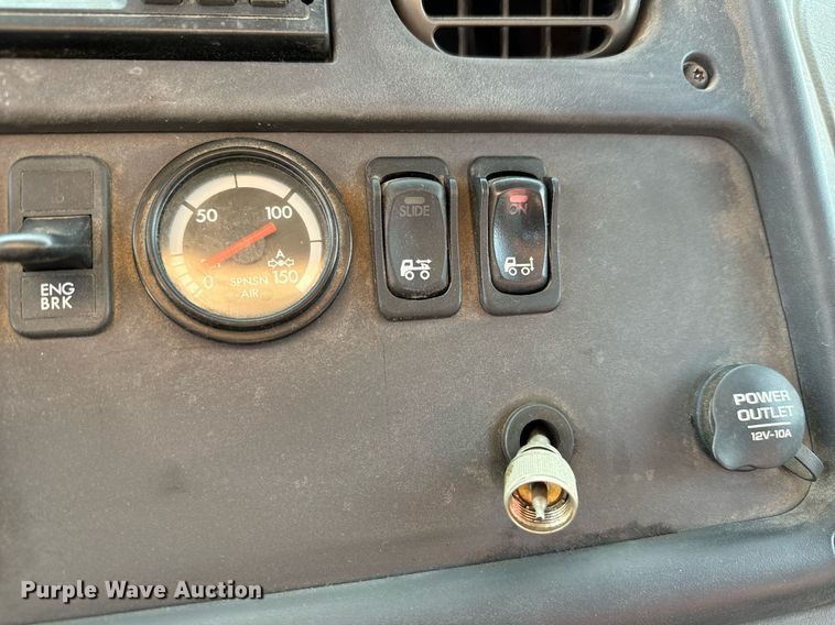 image for item MV9137 2007 Freightliner Business Class M2 semi truck