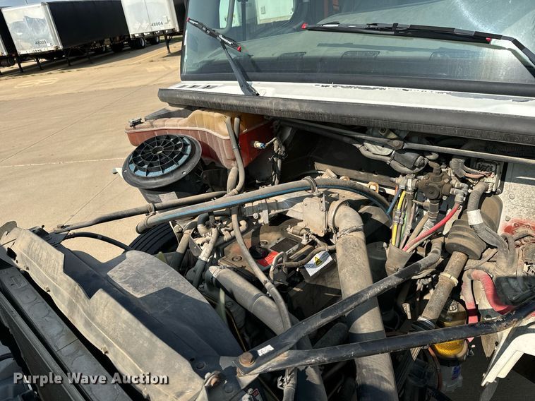 image for item MV9137 2007 Freightliner Business Class M2 semi truck