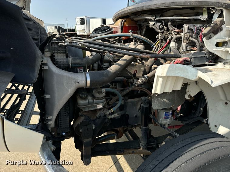 image for item MV9137 2007 Freightliner Business Class M2 semi truck