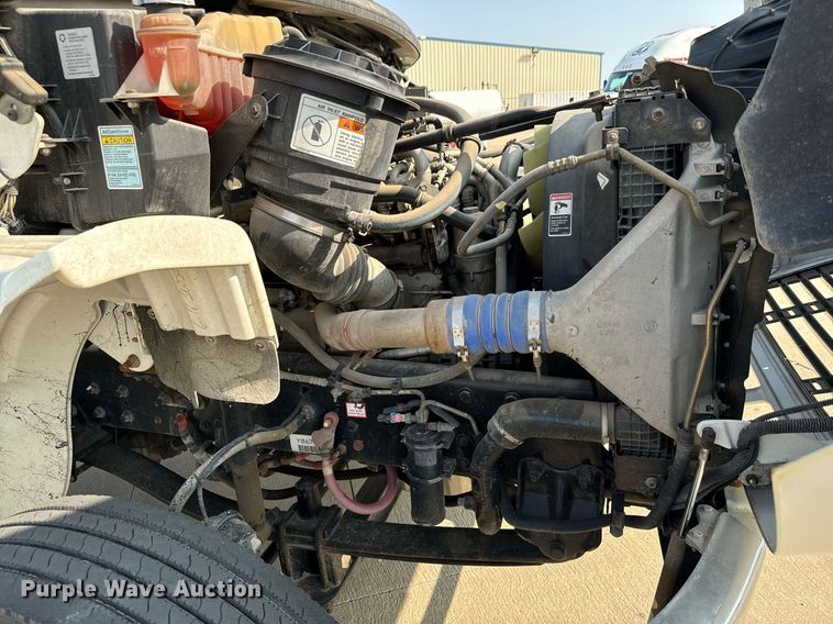 image for item MV9137 2007 Freightliner Business Class M2 semi truck