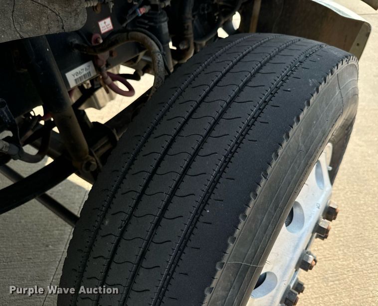 image for item MV9137 2007 Freightliner Business Class M2 semi truck