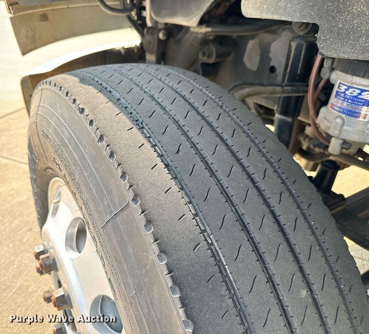 image for item MV9137 2007 Freightliner Business Class M2 semi truck