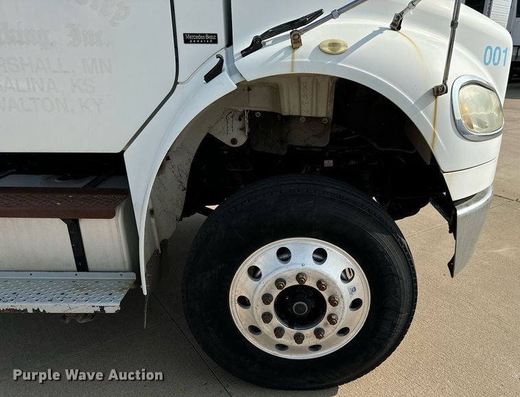 image for item MV9137 2007 Freightliner Business Class M2 semi truck