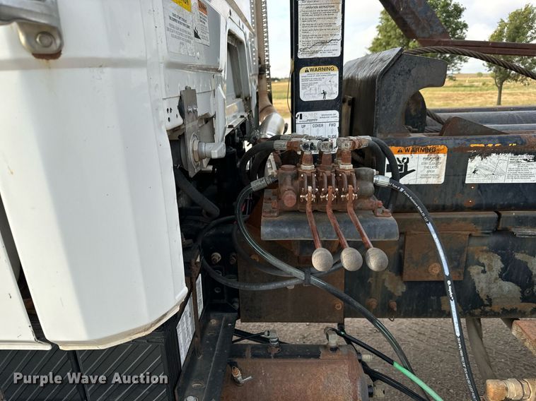 image for item MV9169 2000 Freightliner FL80 roll-off container truck