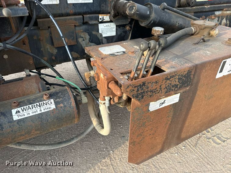 image for item MV9169 2000 Freightliner FL80 roll-off container truck