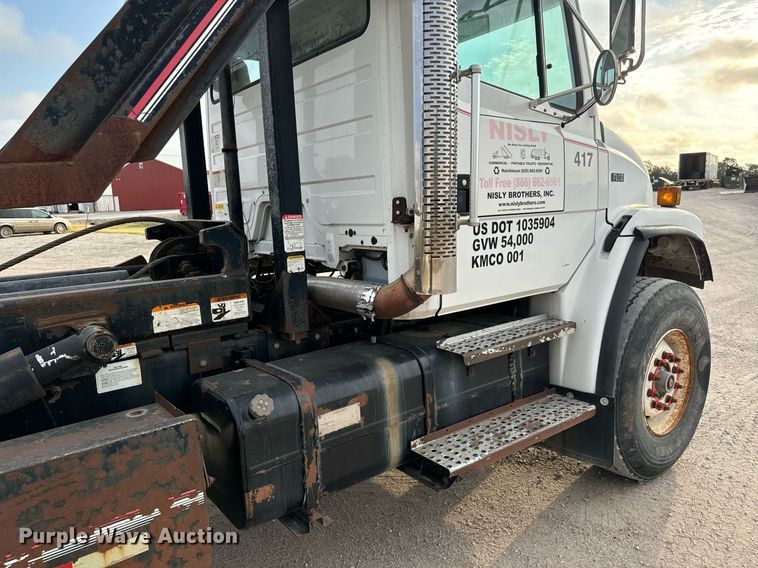 image for item MV9169 2000 Freightliner FL80 roll-off container truck