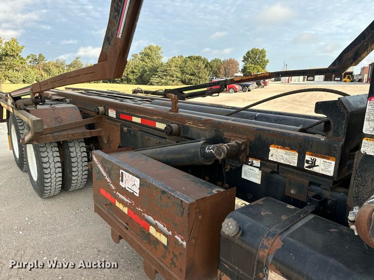 image for item MV9169 2000 Freightliner FL80 roll-off container truck