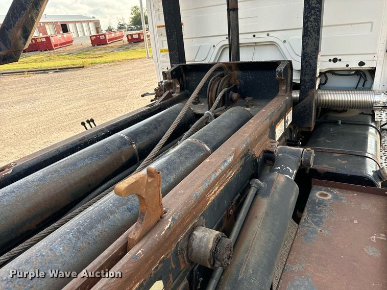 image for item MV9169 2000 Freightliner FL80 roll-off container truck