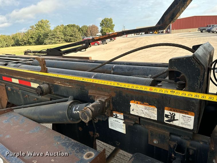 image for item MV9169 2000 Freightliner FL80 roll-off container truck