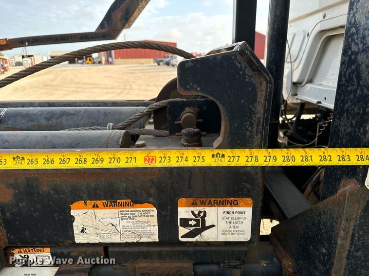 image for item MV9169 2000 Freightliner FL80 roll-off container truck