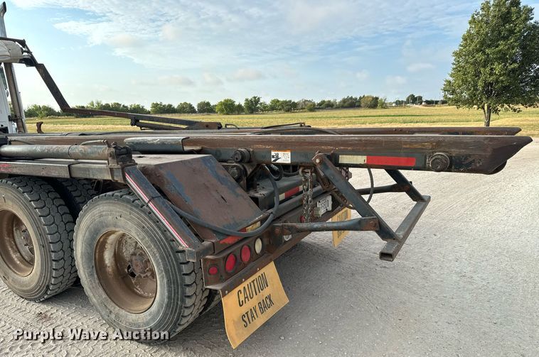 image for item MV9169 2000 Freightliner FL80 roll-off container truck