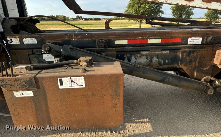 image for item MV9169 2000 Freightliner FL80 roll-off container truck