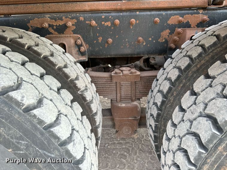 image for item MV9169 2000 Freightliner FL80 roll-off container truck