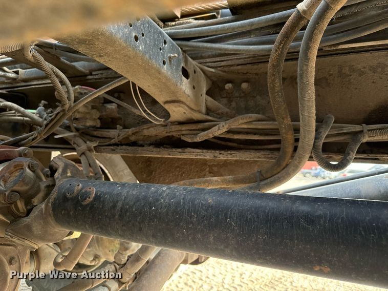 image for item MV9169 2000 Freightliner FL80 roll-off container truck