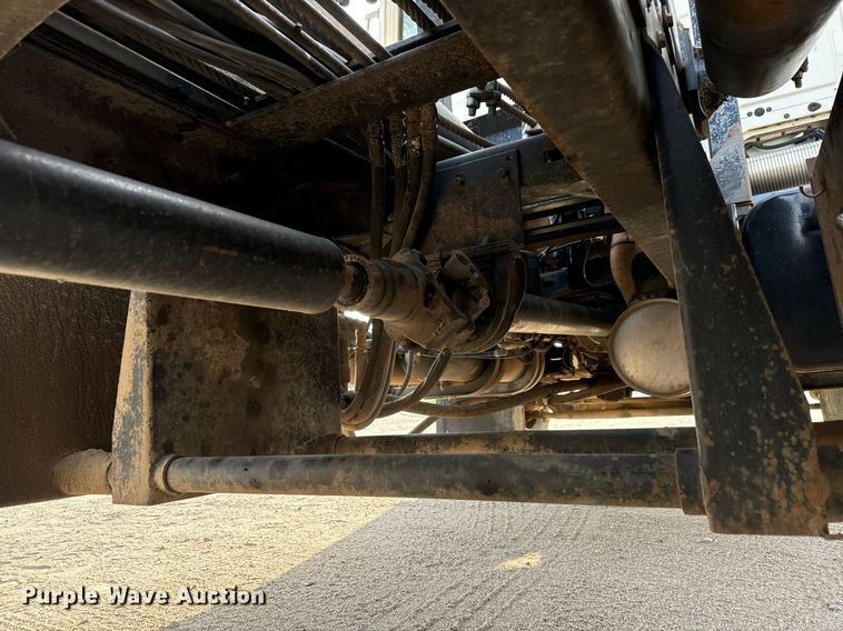 image for item MV9169 2000 Freightliner FL80 roll-off container truck