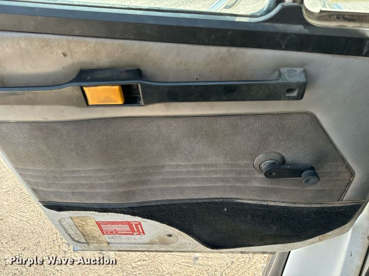 image for item MV9169 2000 Freightliner FL80 roll-off container truck