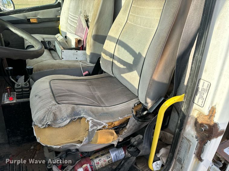 image for item MV9169 2000 Freightliner FL80 roll-off container truck