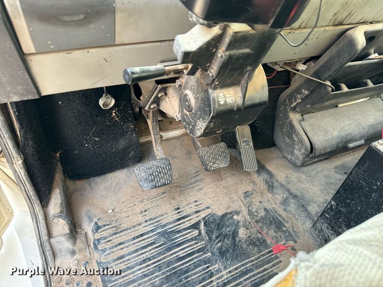 image for item MV9169 2000 Freightliner FL80 roll-off container truck