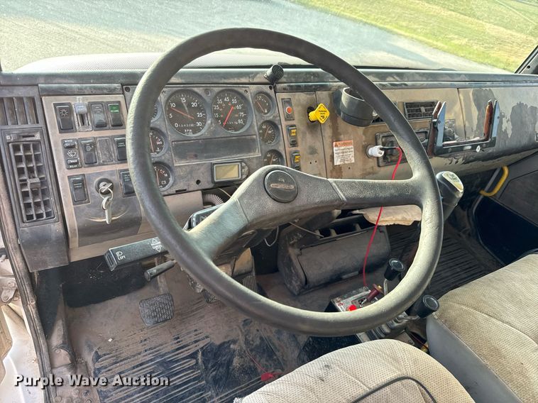 image for item MV9169 2000 Freightliner FL80 roll-off container truck