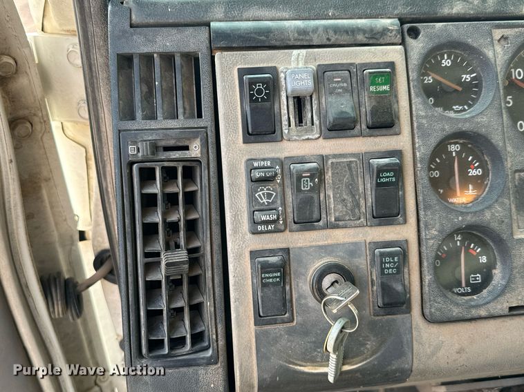 image for item MV9169 2000 Freightliner FL80 roll-off container truck