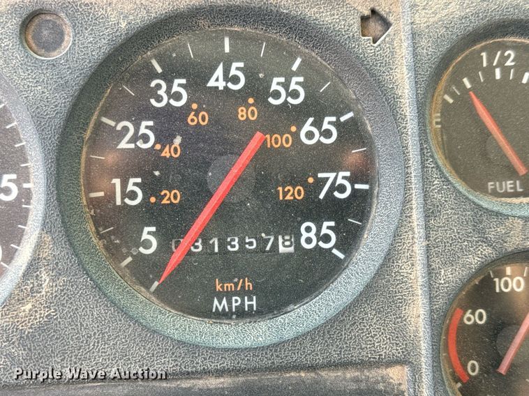 image for item MV9169 2000 Freightliner FL80 roll-off container truck