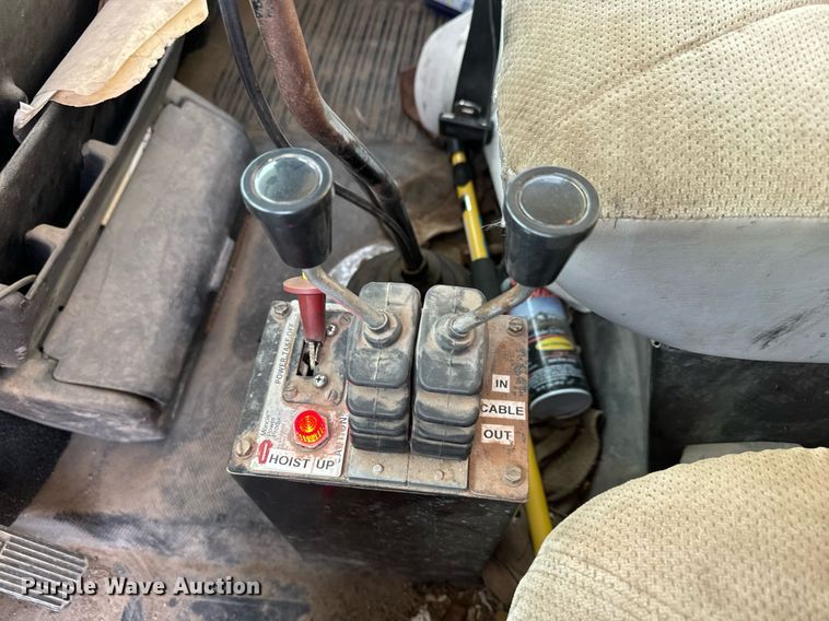 image for item MV9169 2000 Freightliner FL80 roll-off container truck