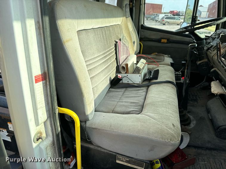 image for item MV9169 2000 Freightliner FL80 roll-off container truck