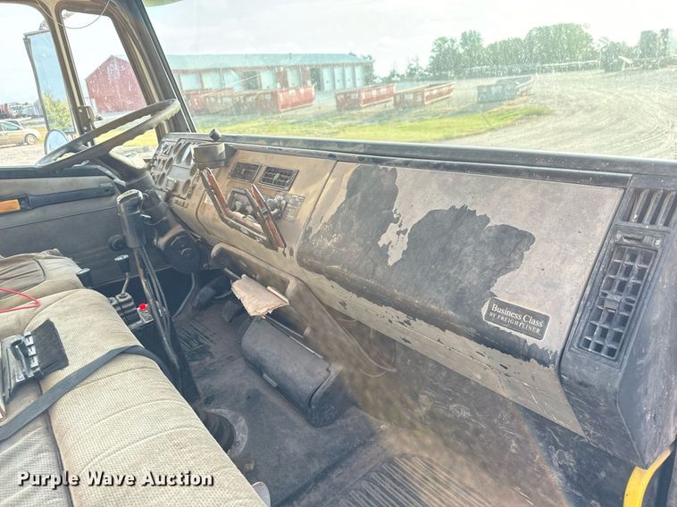 image for item MV9169 2000 Freightliner FL80 roll-off container truck