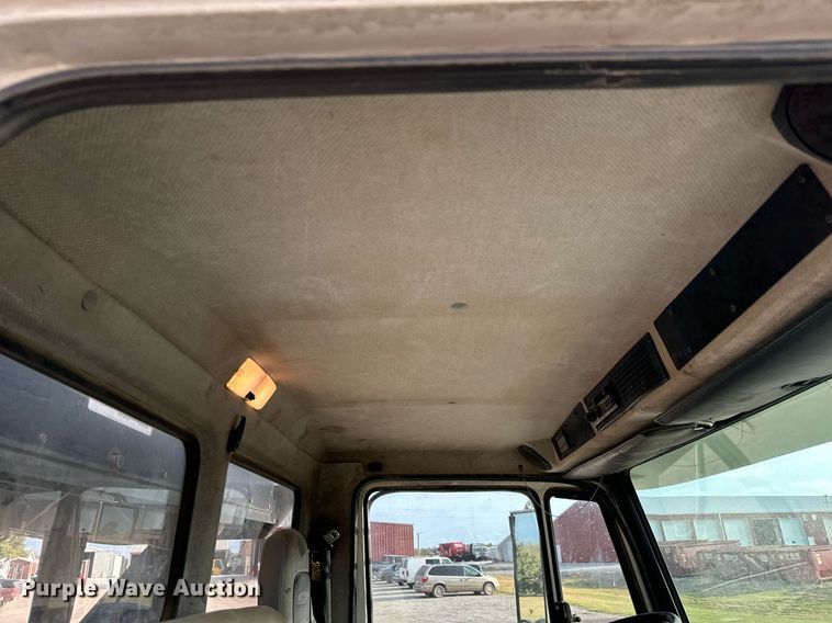 image for item MV9169 2000 Freightliner FL80 roll-off container truck