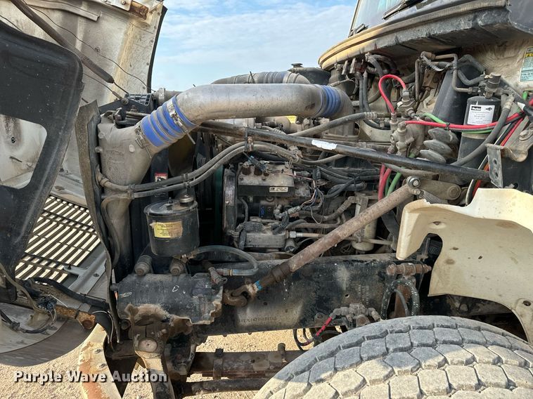 image for item MV9169 2000 Freightliner FL80 roll-off container truck