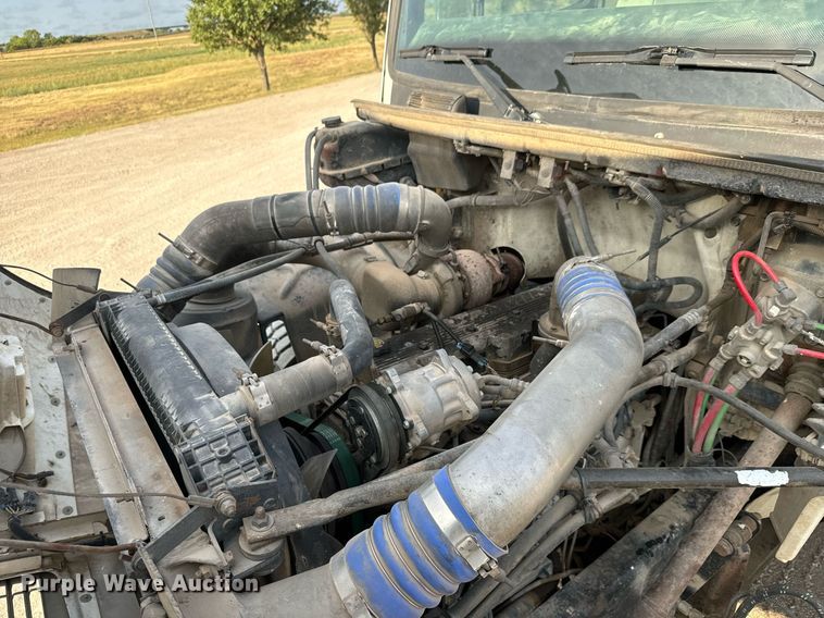 image for item MV9169 2000 Freightliner FL80 roll-off container truck