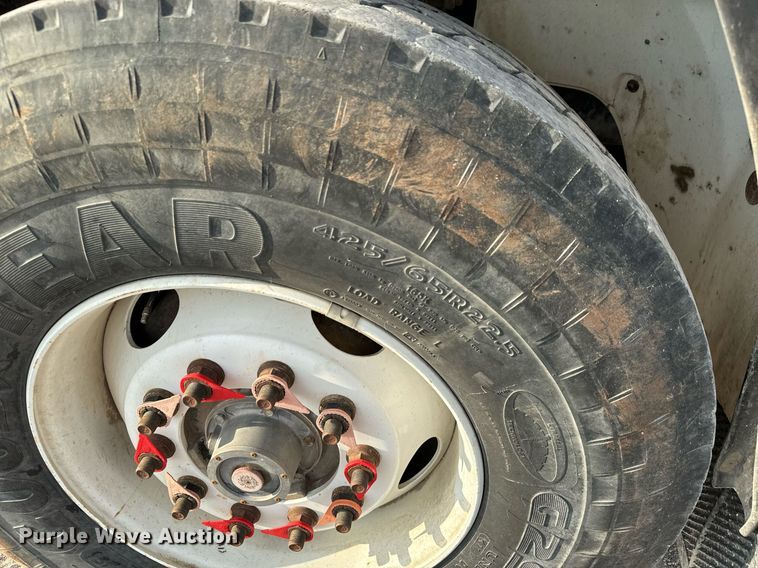 image for item MV9169 2000 Freightliner FL80 roll-off container truck