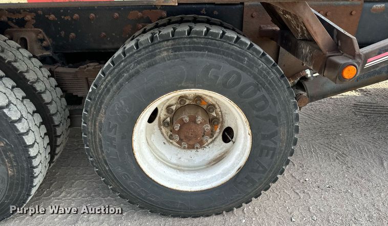 image for item MV9169 2000 Freightliner FL80 roll-off container truck