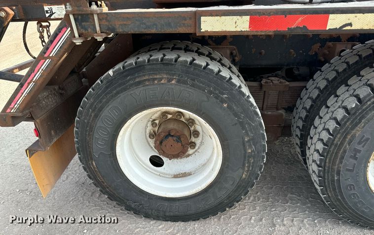 image for item MV9169 2000 Freightliner FL80 roll-off container truck