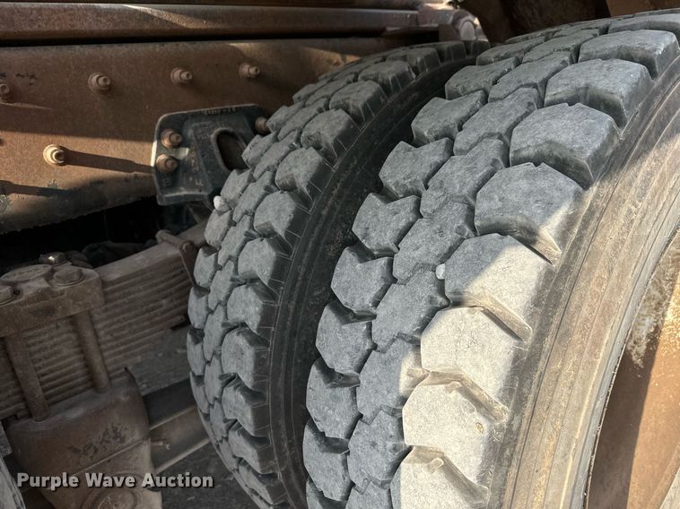 image for item MV9169 2000 Freightliner FL80 roll-off container truck