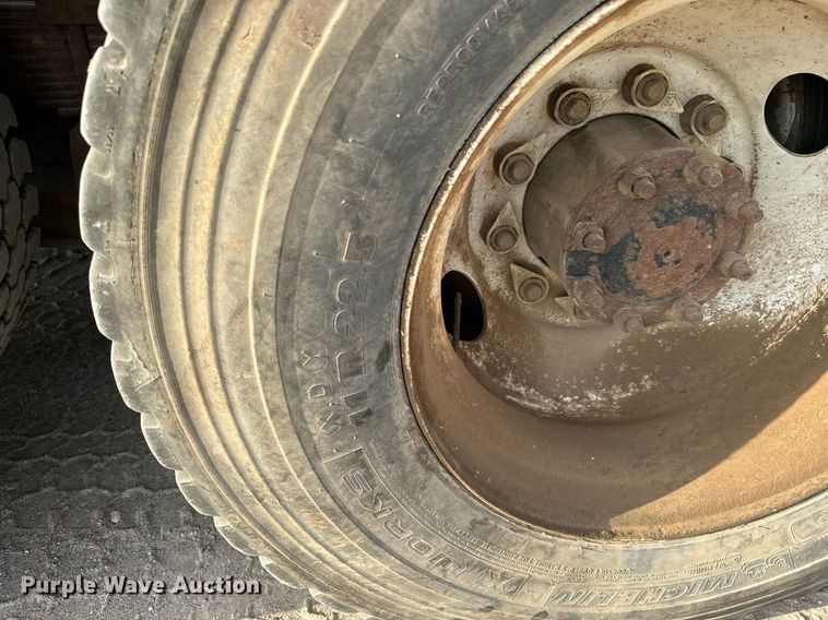 image for item MV9169 2000 Freightliner FL80 roll-off container truck