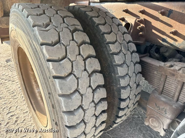 image for item MV9169 2000 Freightliner FL80 roll-off container truck