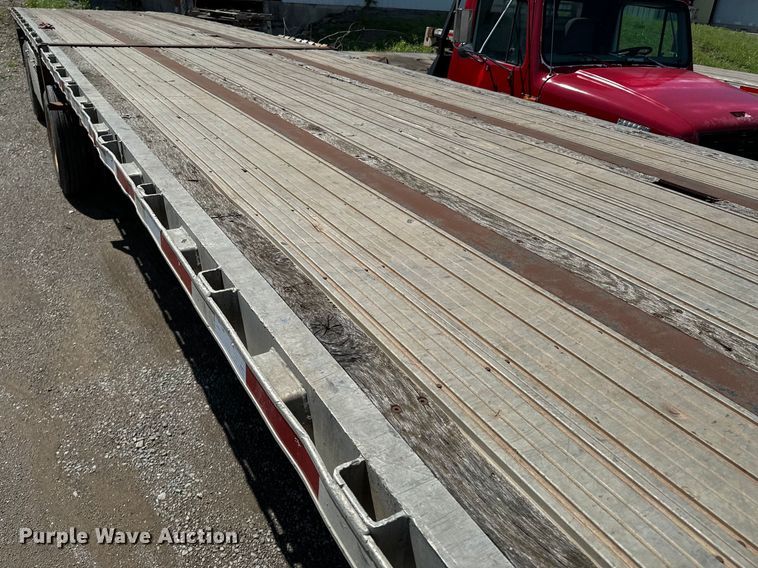 image for item ND9347 1999 Transcraft flatbed trailer
