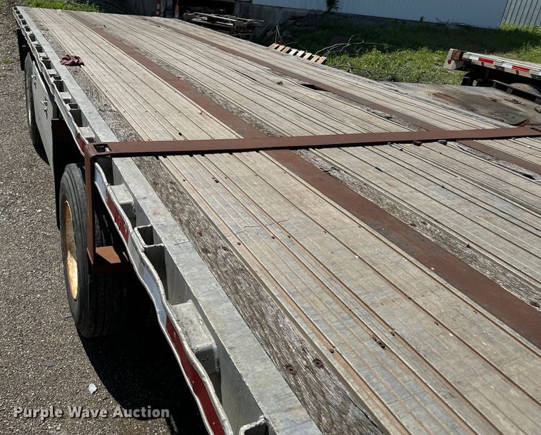 image for item ND9347 1999 Transcraft flatbed trailer