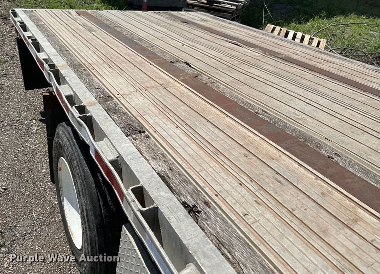 image for item ND9347 1999 Transcraft flatbed trailer