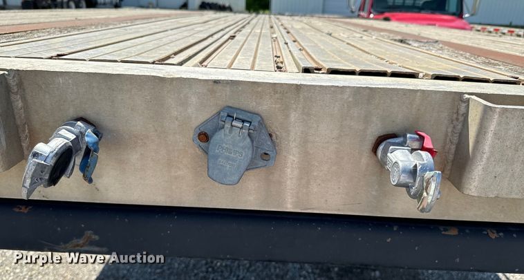 image for item ND9347 1999 Transcraft flatbed trailer