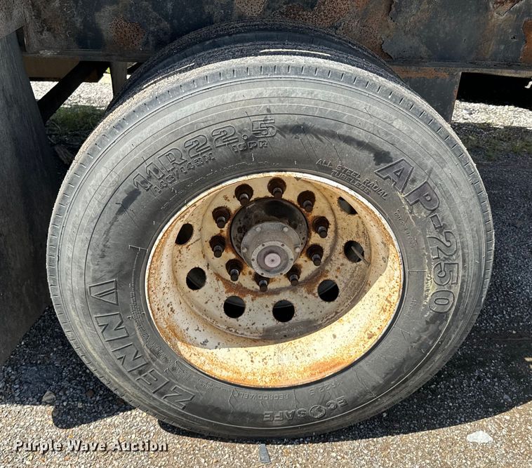 image for item ND9347 1999 Transcraft flatbed trailer