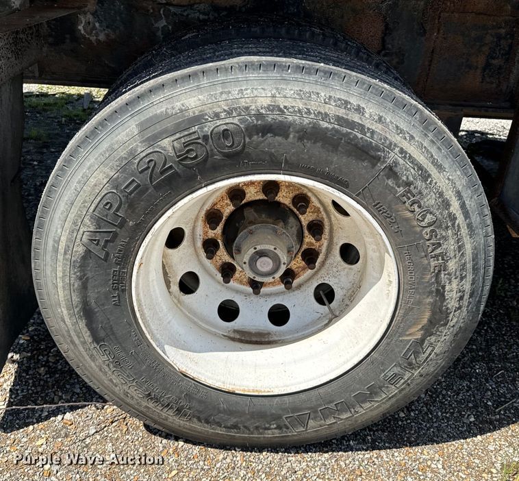 image for item ND9347 1999 Transcraft flatbed trailer