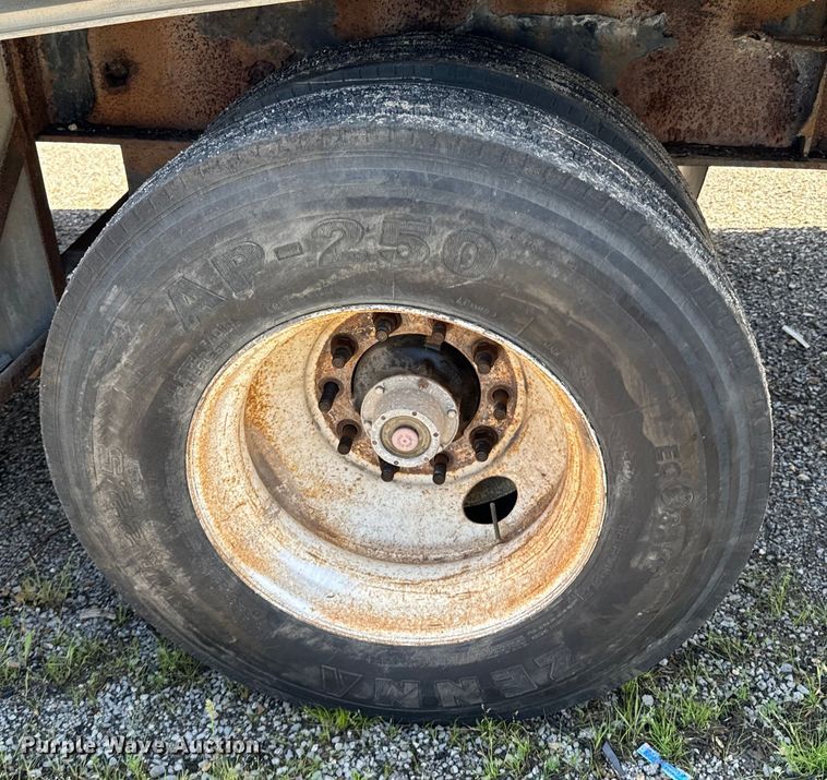 image for item ND9347 1999 Transcraft flatbed trailer